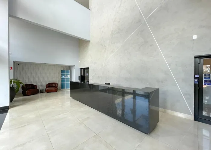 Flat Moderno E Amplo Ao Lado Do Shopping Cg